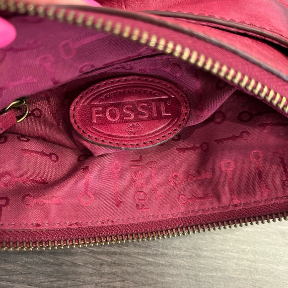 Fossil Red Leather Gold Key Vintage Crossbody Bag Purse - Picture 11 of 12